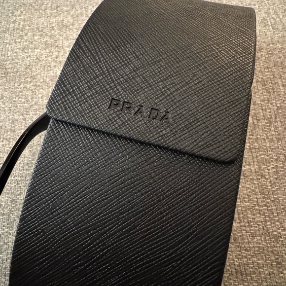Prada sunglasses and case - Picture 6 of 8